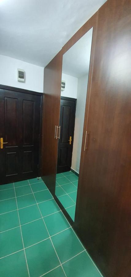 Garsoniera Horezu Apartment Luaran gambar
